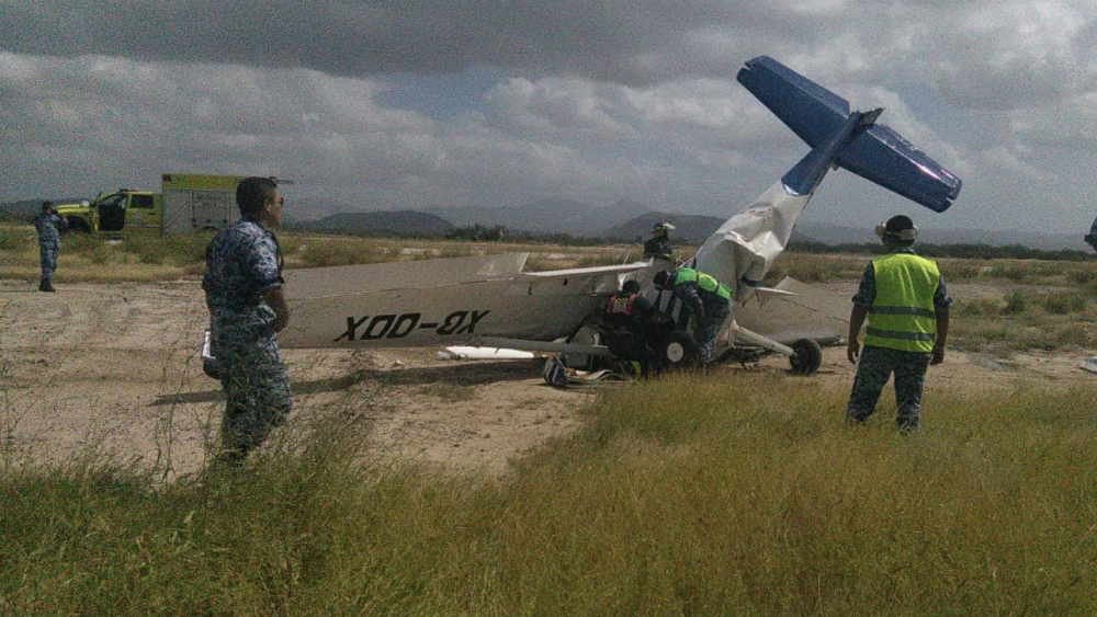 Se desploma avión pequeño cerca de Aeropuerto de La Paz