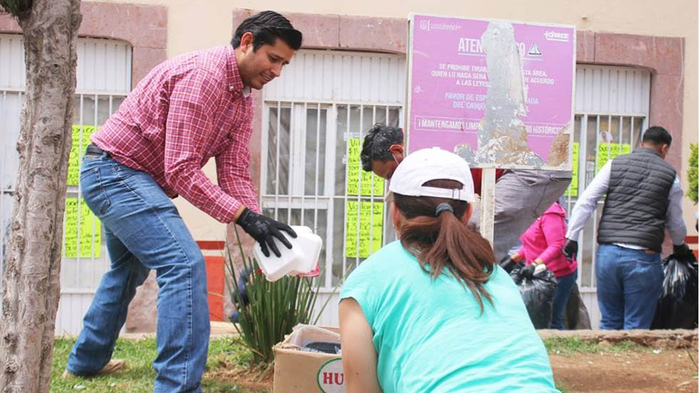 Alcalde en Zacatecas sale a recolectar basura - ayuntamiento-guadalupe-zacatecas-recoleccion-basura-julio-cesar-chavez-padilla-3