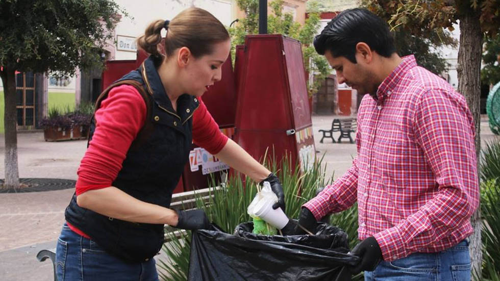 Alcalde en Zacatecas sale a recolectar basura