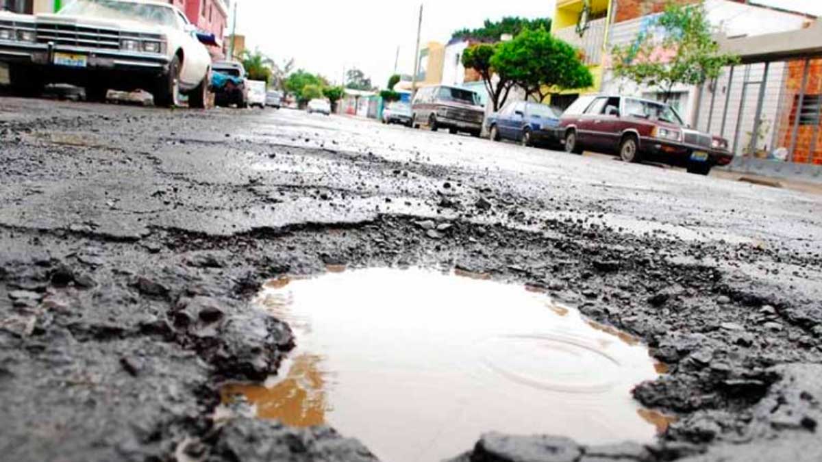 ¿Cómo reportar un bache y cobrar una indemnización?