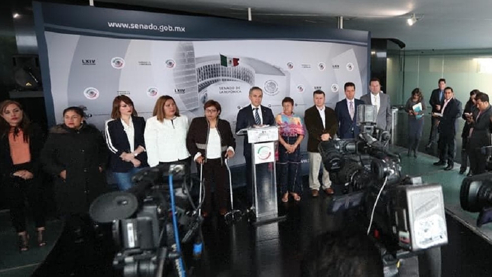 Bancada del PRD pierde tercer legislador en el Senado