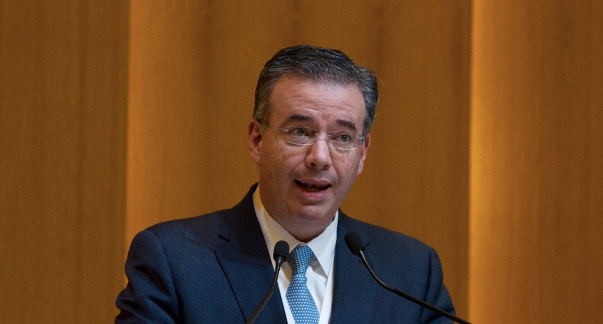 Nombran Banquero Central del Año a gobernador del Banco de México