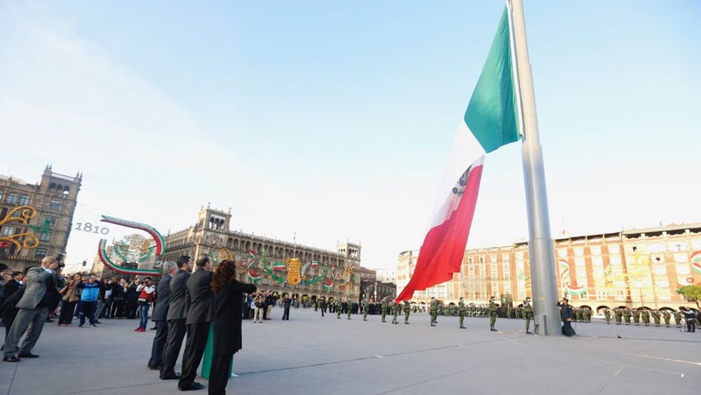 Izan a media asta bandera del Zócalo por 2 de octubre