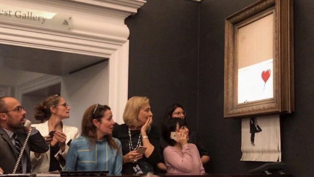 #Video Obra de Banksy se autodestruye tras ser subastada