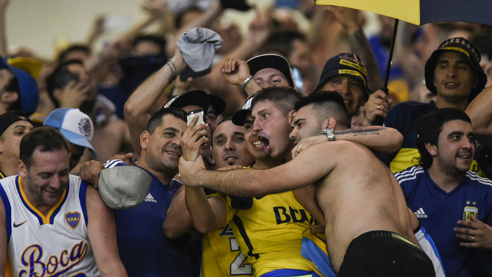Se enfrentan hinchas de Boca Juniors y Cruzeiro en Copa Libertadores