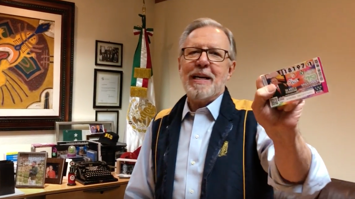 Lotería Nacional emite billete por trayectoria de López-Dóriga