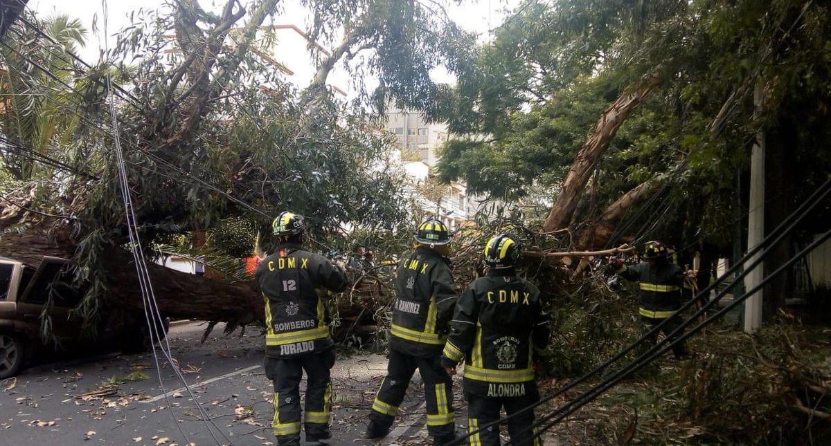 Suspenden contrataciones en el Cuerpo de Bomberos de la Ciudad de México