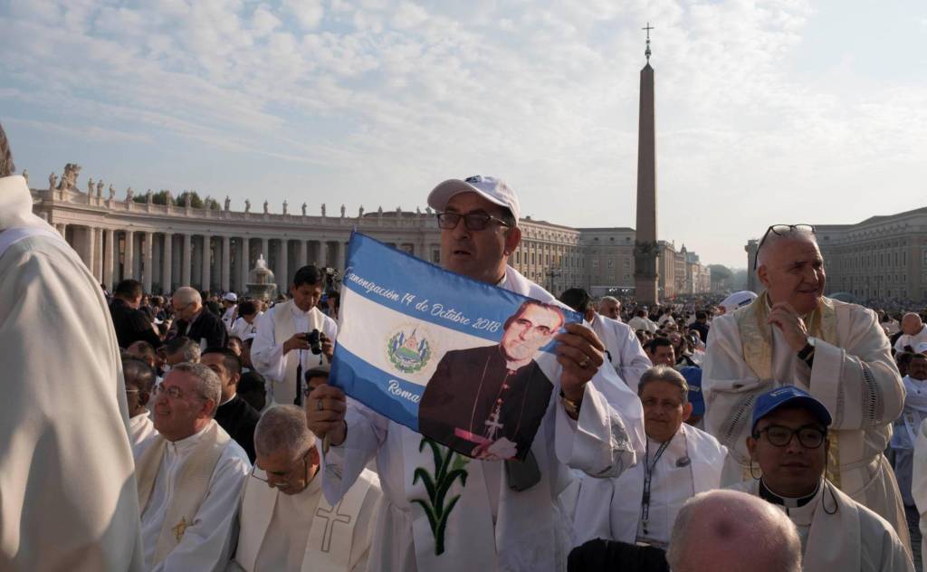 El papa canoniza al arzobispo salvadoreño Óscar Romero - canonizacion-oscar-romero
