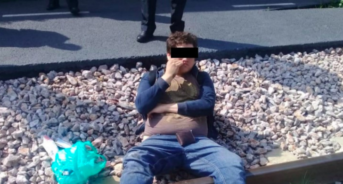 Joven pierde los pies al saltar a un tren por una selfie Joven pierde los pies al saltar a un tren por una selfie