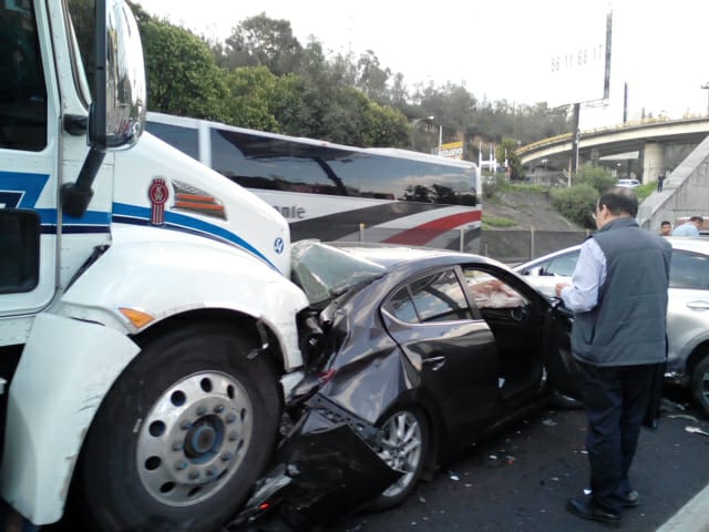 Carambola de 10 vehículos en Puerta Santa Fe - carambola