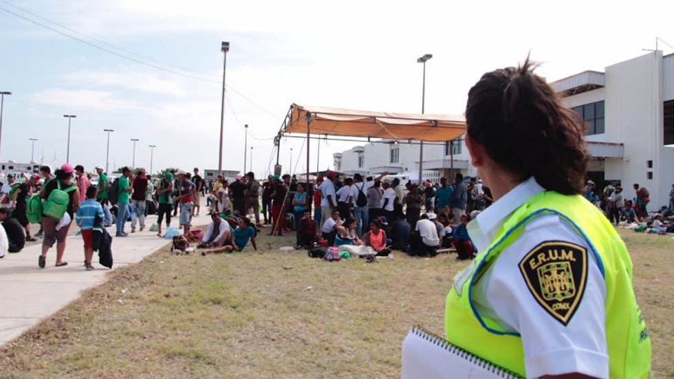 Caravana de migrantes esperará en Juchitán transporte a la capital