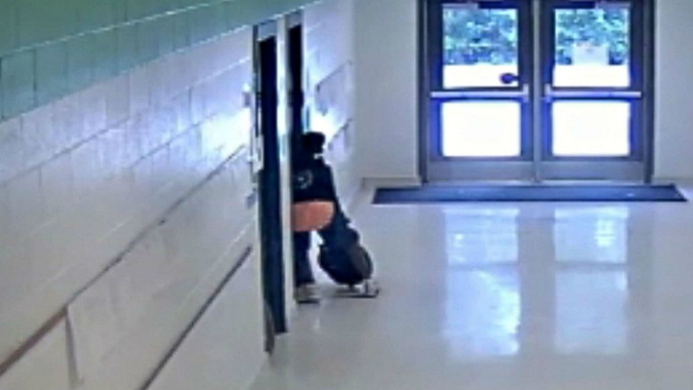 #Video Maestra patea a su alumno de 11 años en EE.UU.