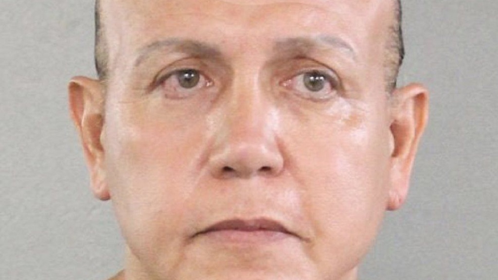 Imputan cinco cargos a sospechoso de envío de bombas en EE.UU.