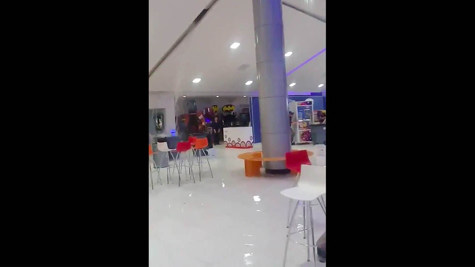 #Video Fuertes lluvias abren techo de Cinépolis en Ecatepec