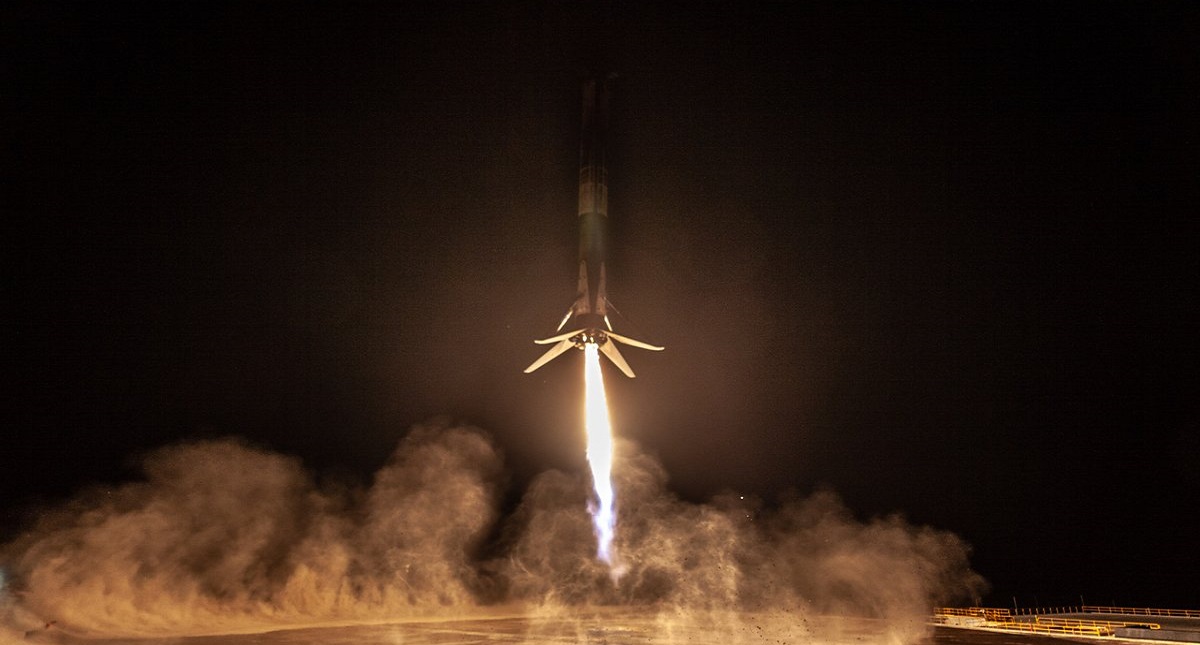 Japonés prevé que su entrenamiento para ir a la Luna no sea "muy duro" - cohete-falcon-9