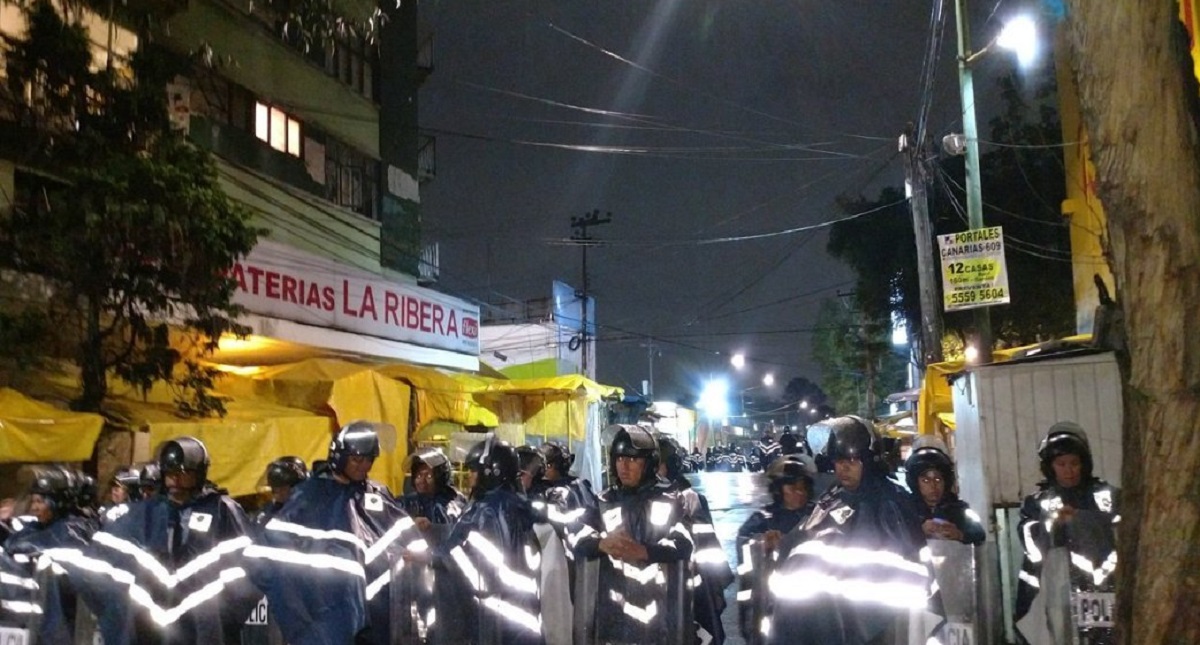 #Video Comerciantes y granaderos se enfrentan en la Basílica - comerciantes-y-granaderos-se-enfrentan-en-la-basilica