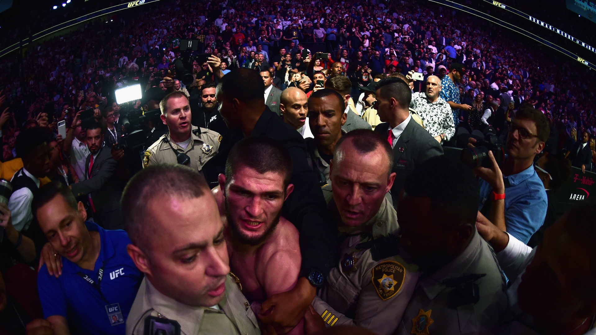 #Video Batalla campal tras derrota de Conor McGregor - conor-mcgregor-pelea-khabib-nurmagomedov-las-vegas