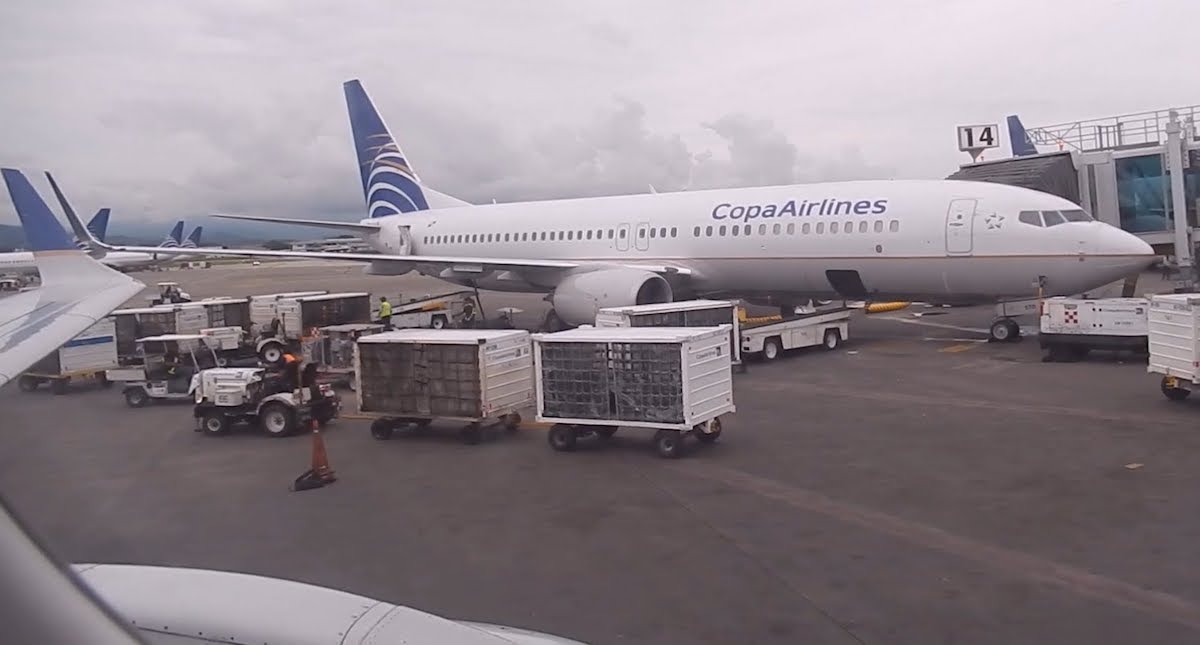 Avión de Copa Airlines aterriza de emergencia en AICM