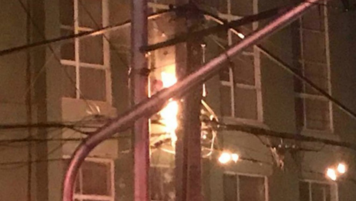 Cables de alta tensión provocan incendio en la Narvarte