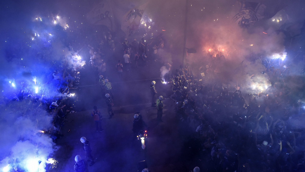 Se enfrentan hinchas de Boca Juniors y Cruzeiro en Copa Libertadores - cruzeiro-boca-libertadores