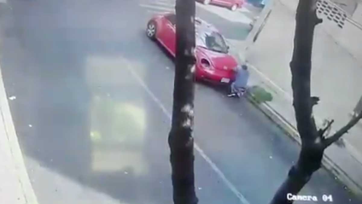 #Video Desvalija auto en menos de dos minutos en Observatorio