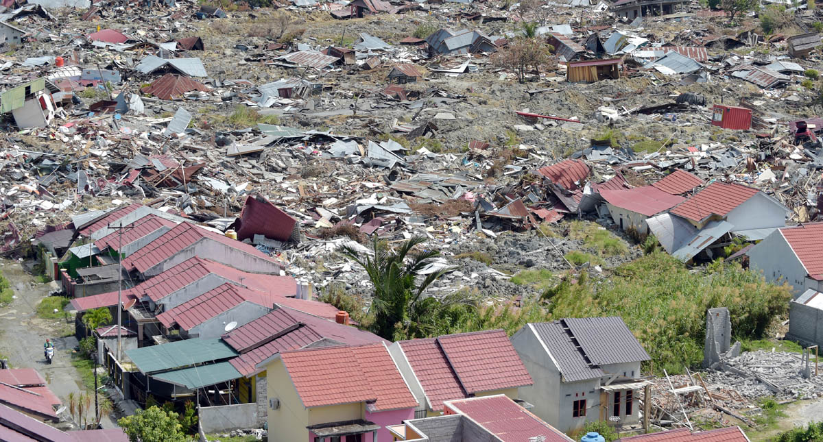 Contabilizan mil 763 muertos y cinco mil desaparecidos en Indonesia - devastacion-en-indonesia