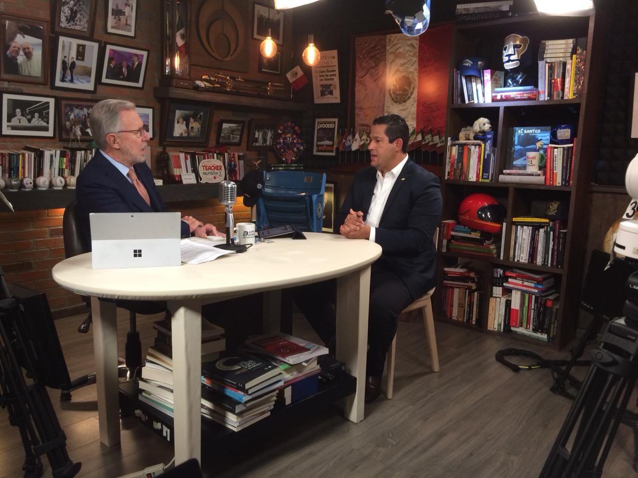 Pemex debe tener voluntad de resolver el robo de combustible: Diego Sinhué - diego-sinhue1-ldd