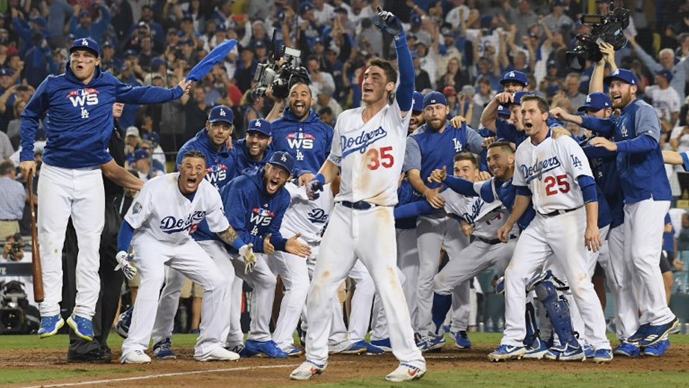 Dodgers ganan y recortan distancia en Serie Mundial