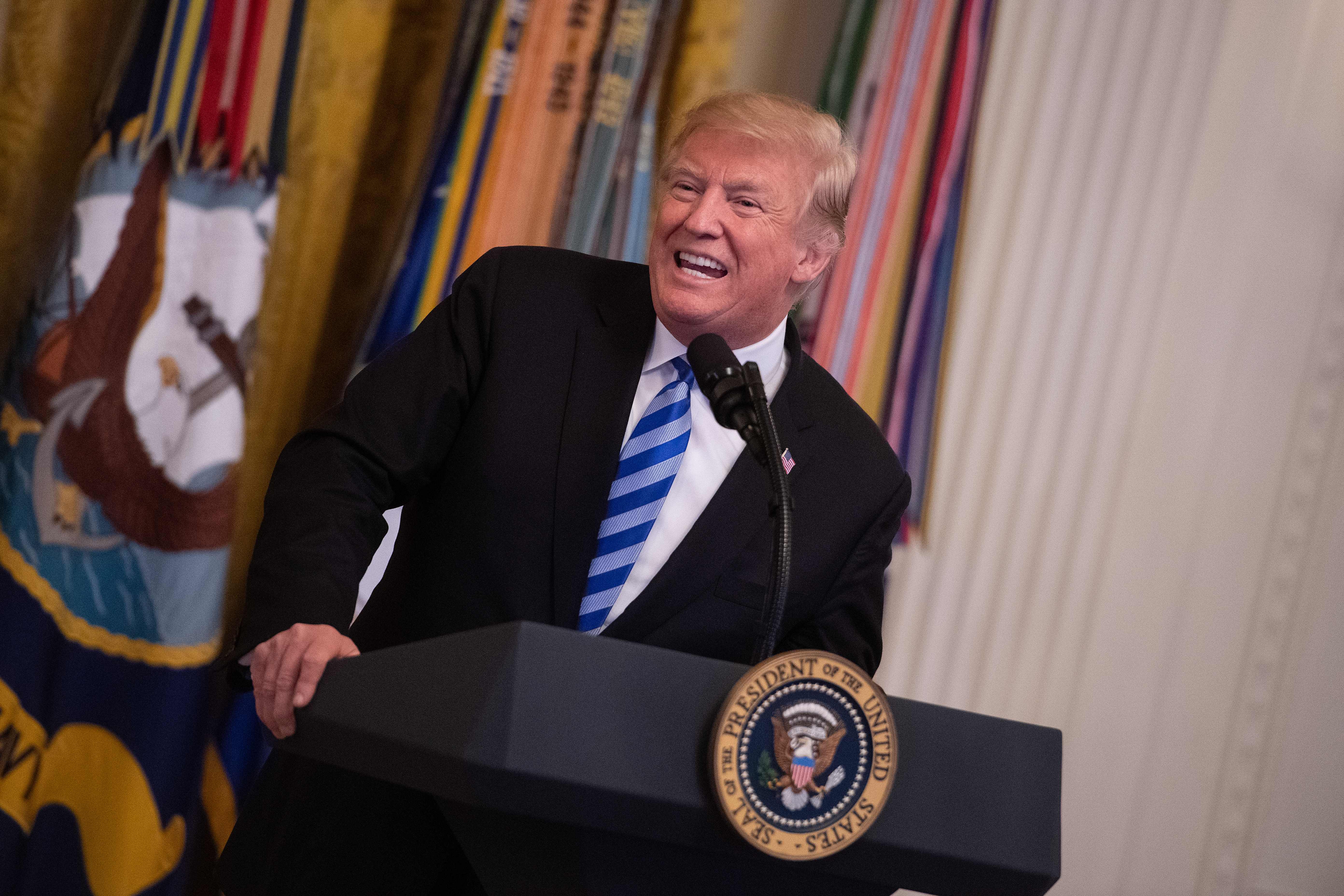 No debemos permitir que la violencia eche raíces en EE.UU.: Trump