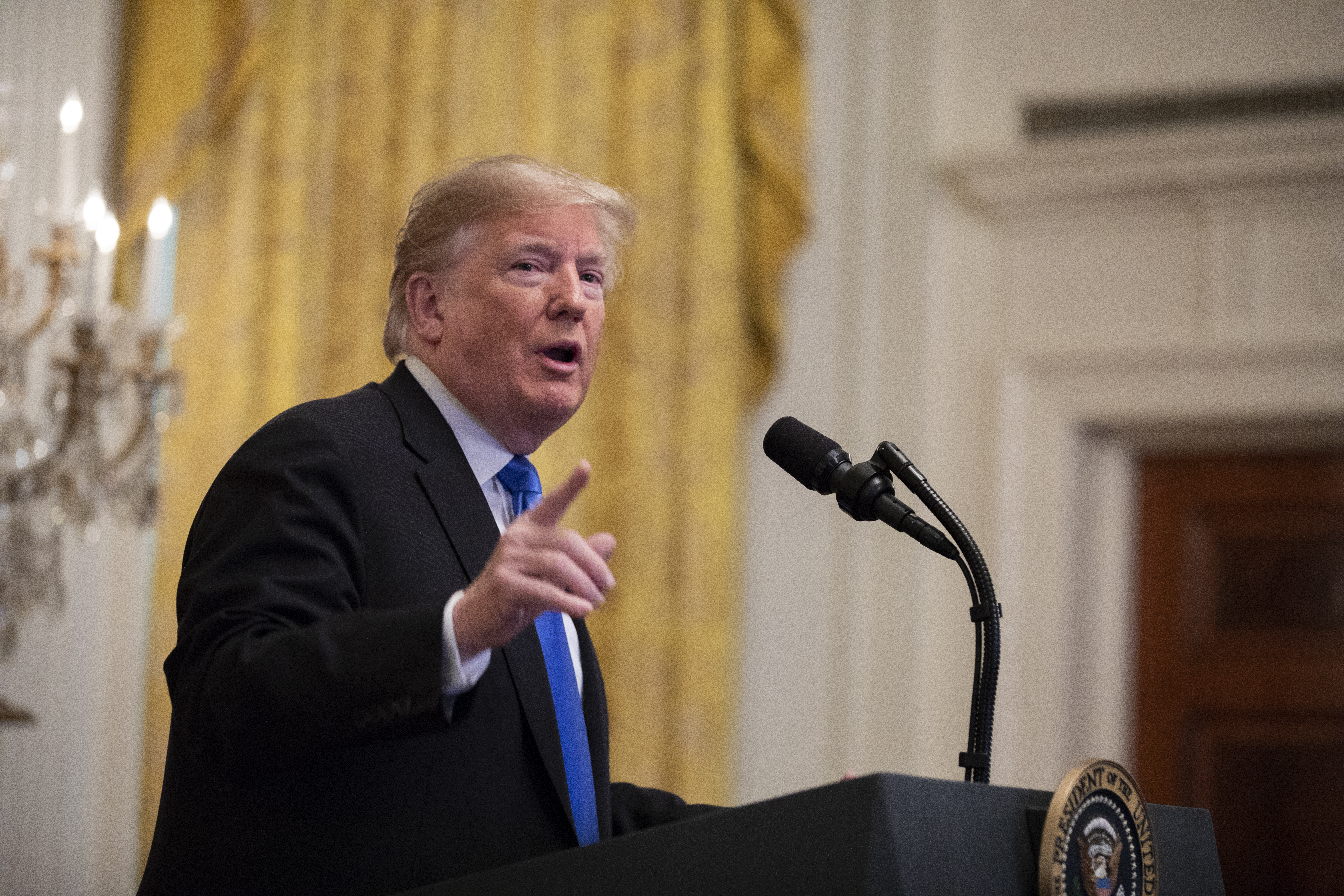 #Video Trump llama a votar por los republicanos con video antimigrante