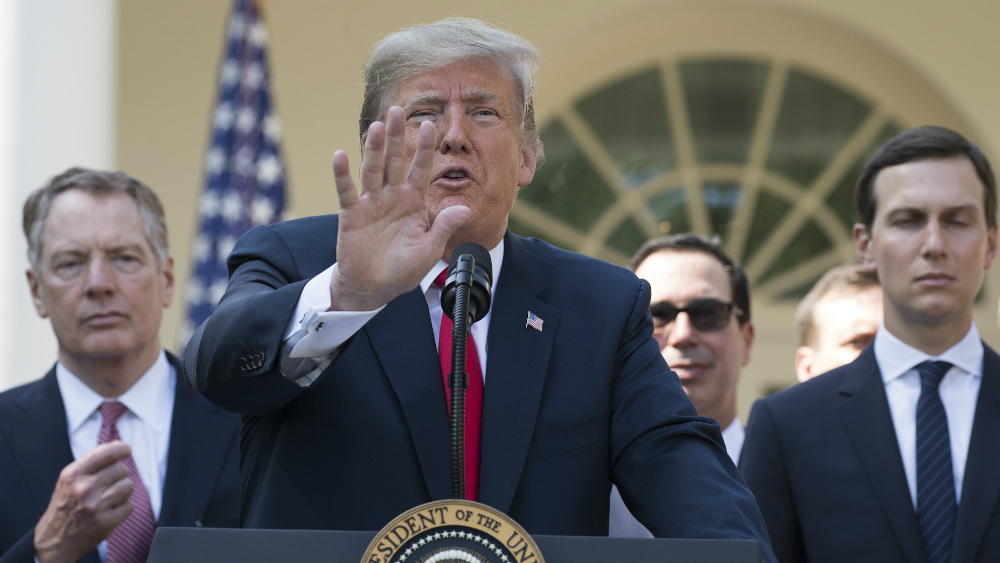 Trump afirma que terminará con ciudadanía por nacimiento