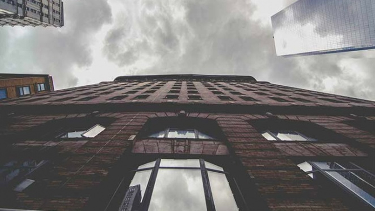 Mueren madre e hijo al caer de un sexto piso en España