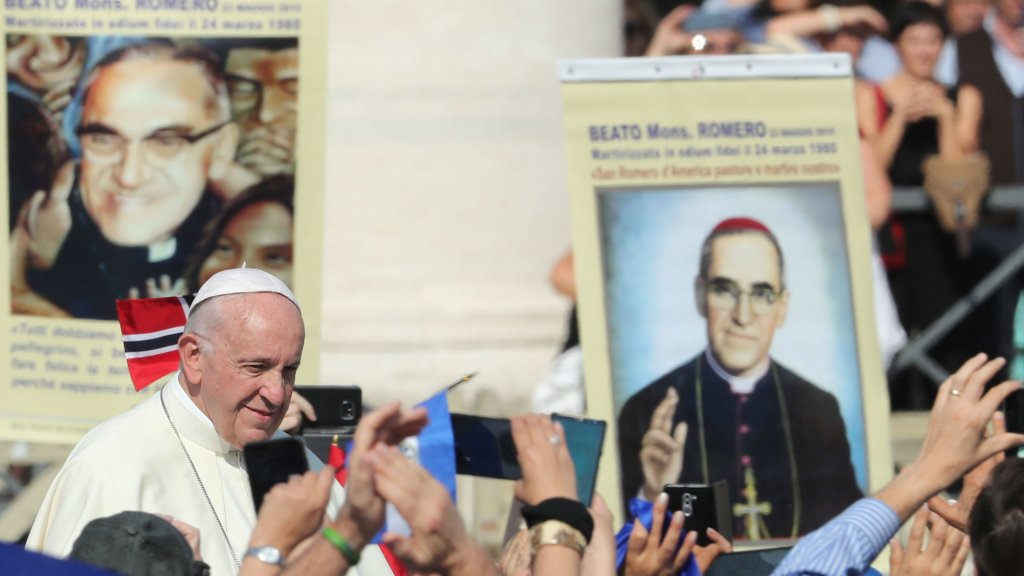 El papa canoniza al arzobispo salvadoreño Óscar Romero