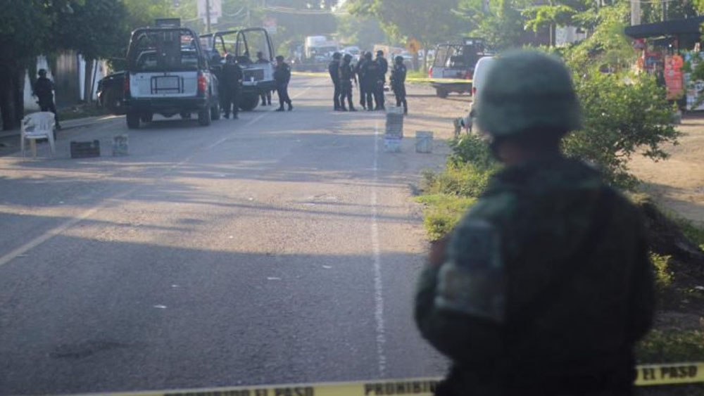 Enfrentamiento deja cinco muertos y un policía herido en Acapulco