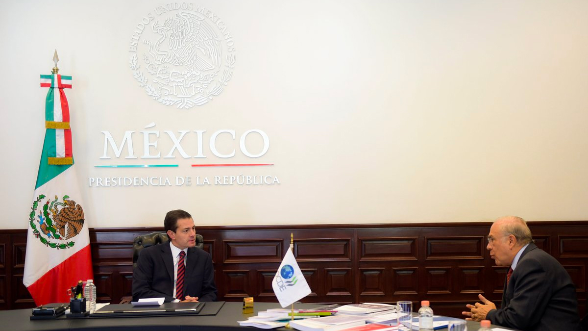 OCDE entrega a EPN el Tercer Informe de Avances sobre el Desarrollo del NAIM