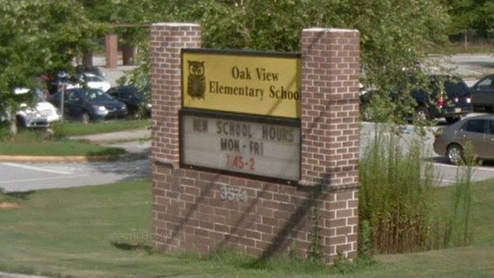 Maestras de preescolar amenazan con lanzar arañas a niñas