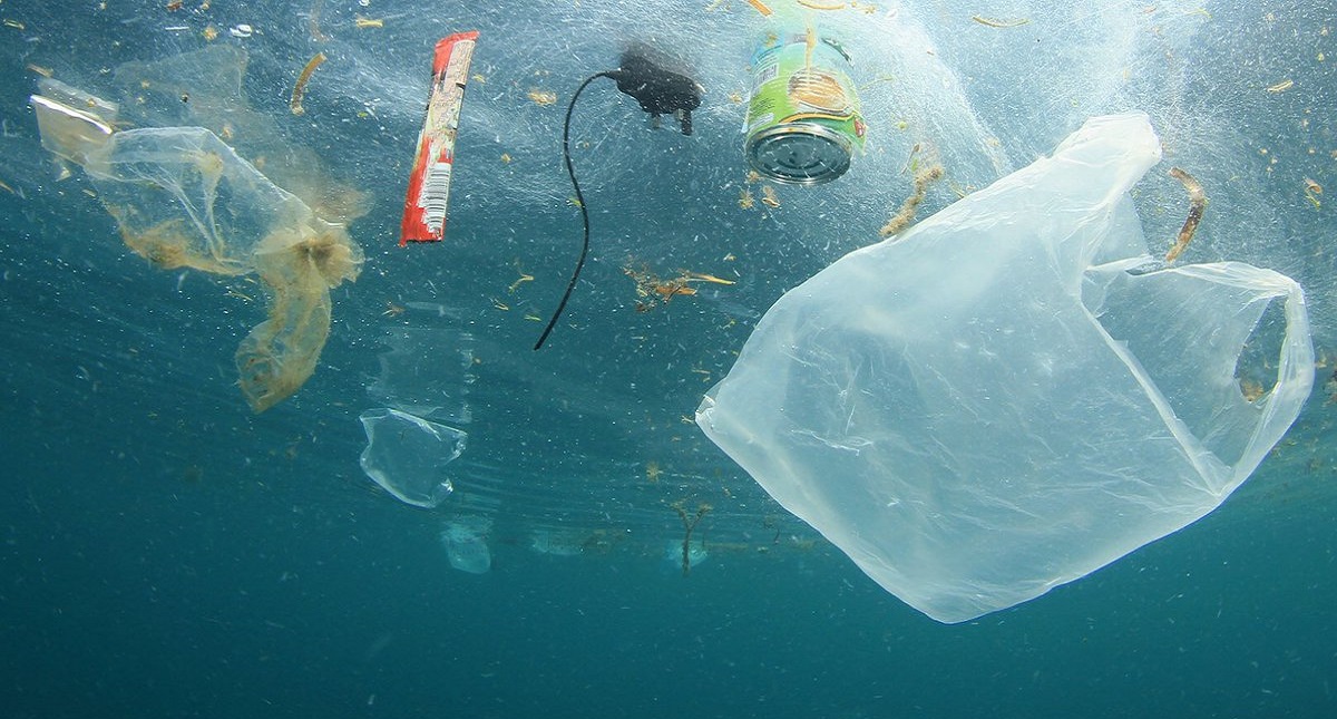 Países comienzan la guerra contra los plásticos