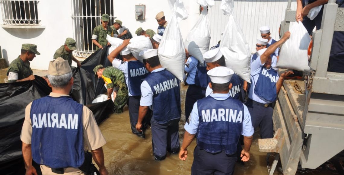 Marina entrega apoyos a damnificados en Tlacotalpan - foto-aut-4-1140x580