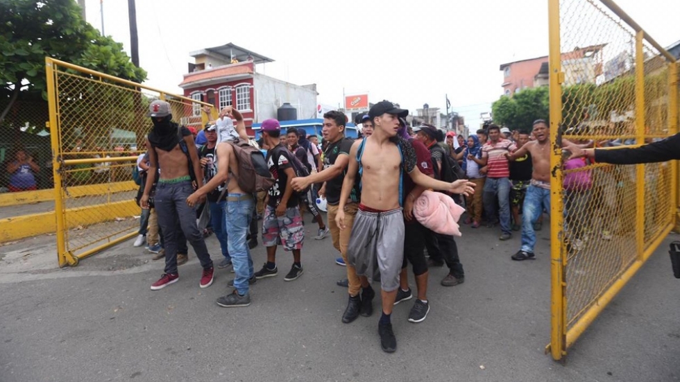 Enfrentamiento entre policías y nuevos migrantes deja 10 heridos - frontera-guatemala-mexico-migrantes