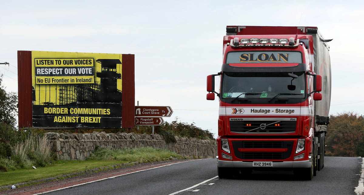 Brexit evitará reinstalación de una frontera "dura" entre Irlandas - frontera-irlanda