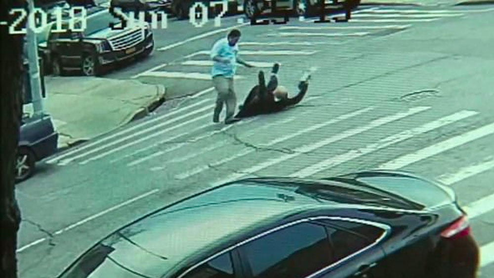 #Video Hombre golpea a judío en Nueva York