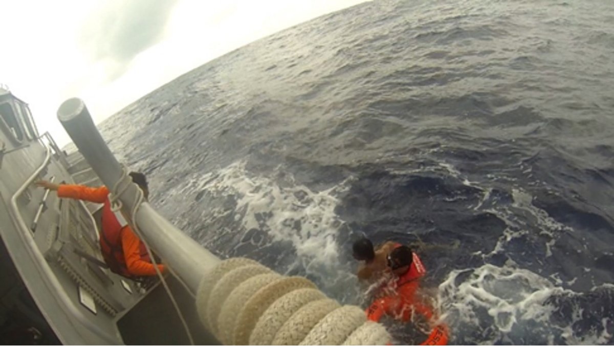 Marina rescata a hombre que cayó de buque pesquero en BCS