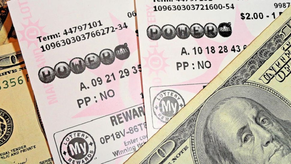 Hombre se da cuenta que ganó lotería medio año después