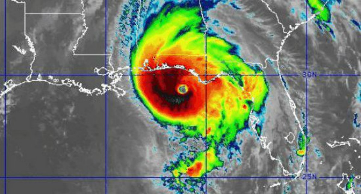 Huracán Michael toca tierra