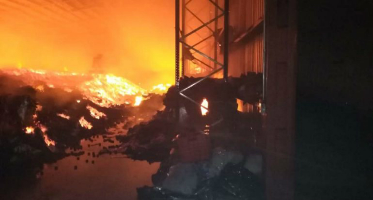 Se incendia bodega de carbón en Nuevo León
