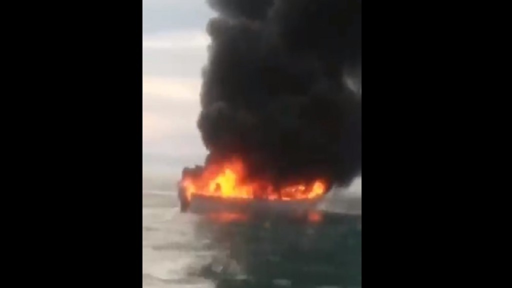 #Video Se incendia embarcación en Golfo de Santa Clara