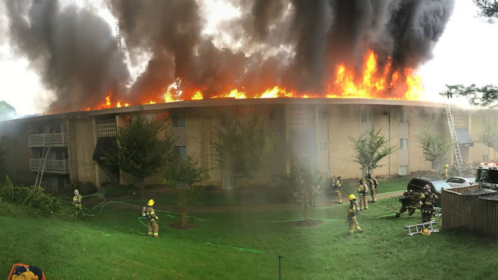 Arrestan en EE.UU. a mujer que provocó incendio tras discutir con novio