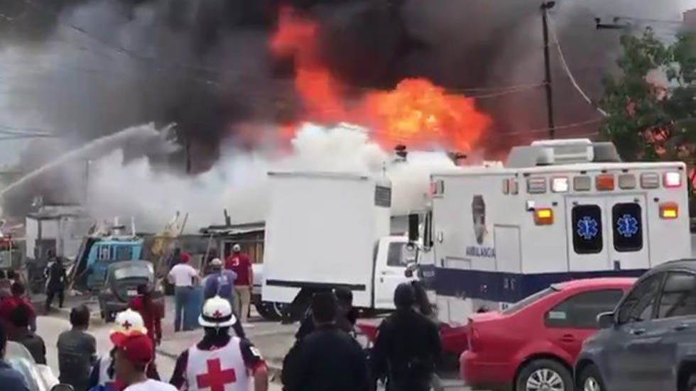 Controlan incendio en viviendas irregulares en Naucalpan