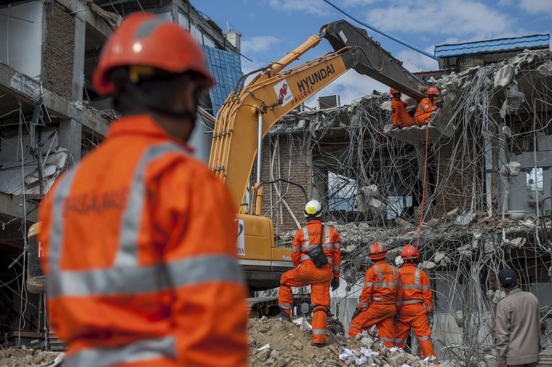 Sismo y tsunami en Indonesia suma más de 2 mil muertos - indonesia