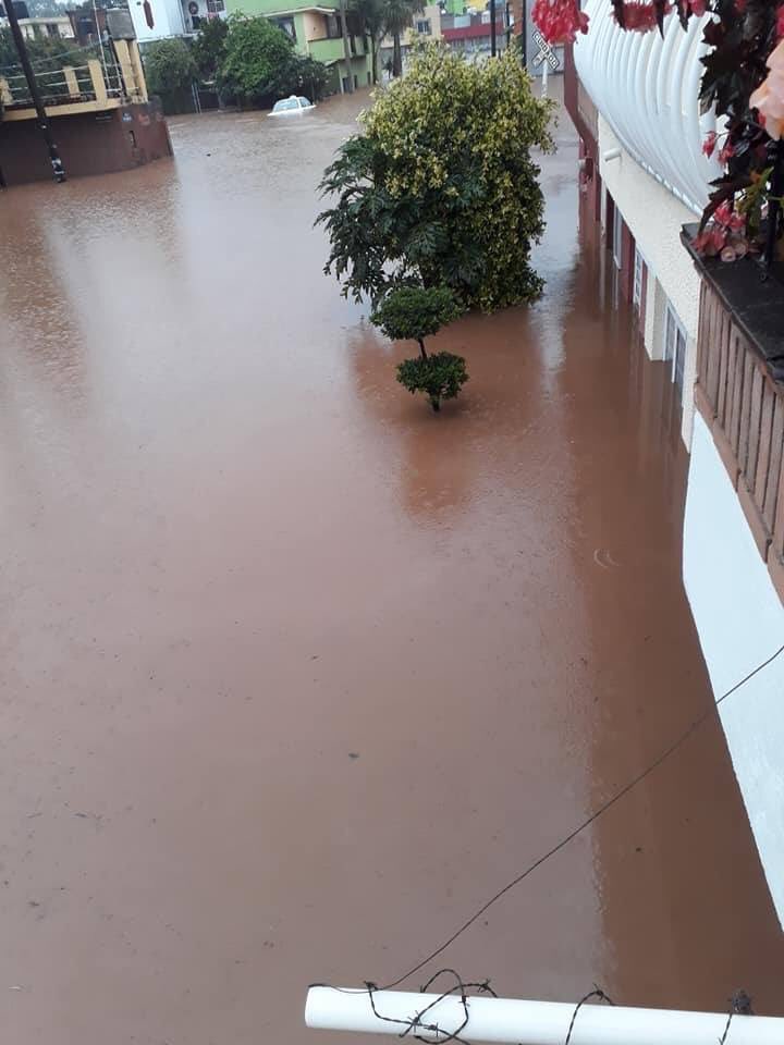 Se inundan varias vialidades en Morelia por lluvias - inundaciones-morelia-lluvias-2